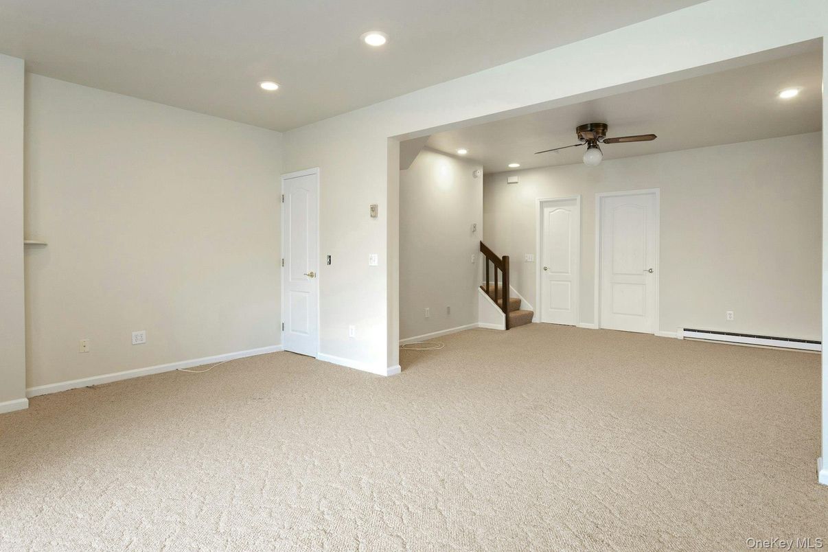 Empty room, Interior, Recessed Lighting
