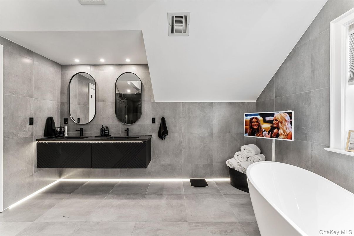 Bathroom, Dual Sink Vanities, Free Standing Baths, Interior, Recessed Lighting