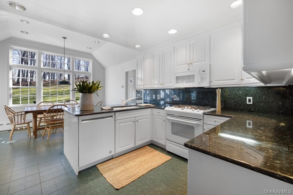 Dining room, Interior, Kitchen, Recessed Lighting