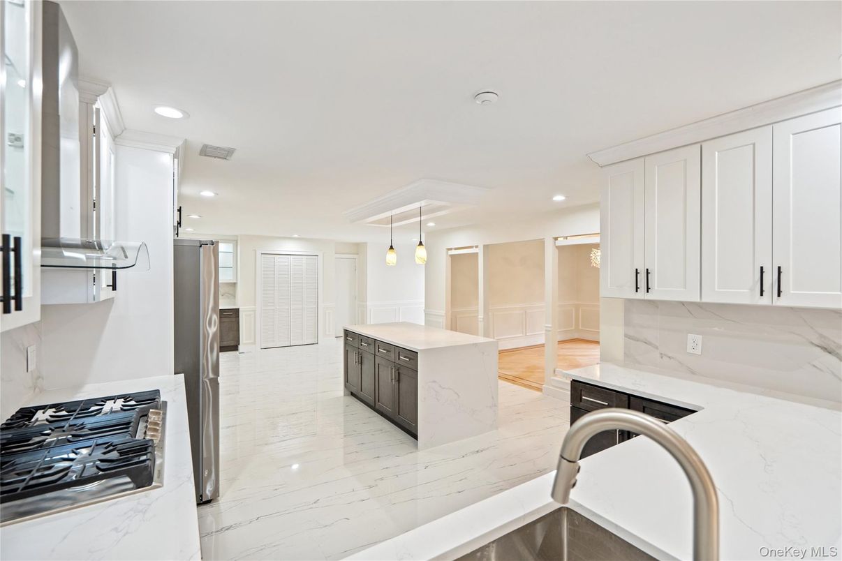 Interior, Kitchen, Marble, Marble Walls, Pendant Lights, Recessed Lighting