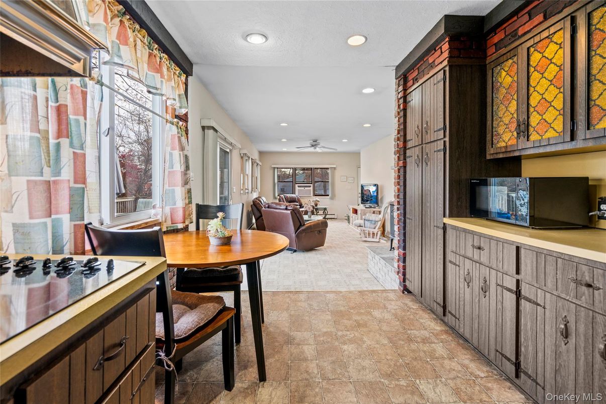 Dining room, Interior, Living room, Recessed Lighting