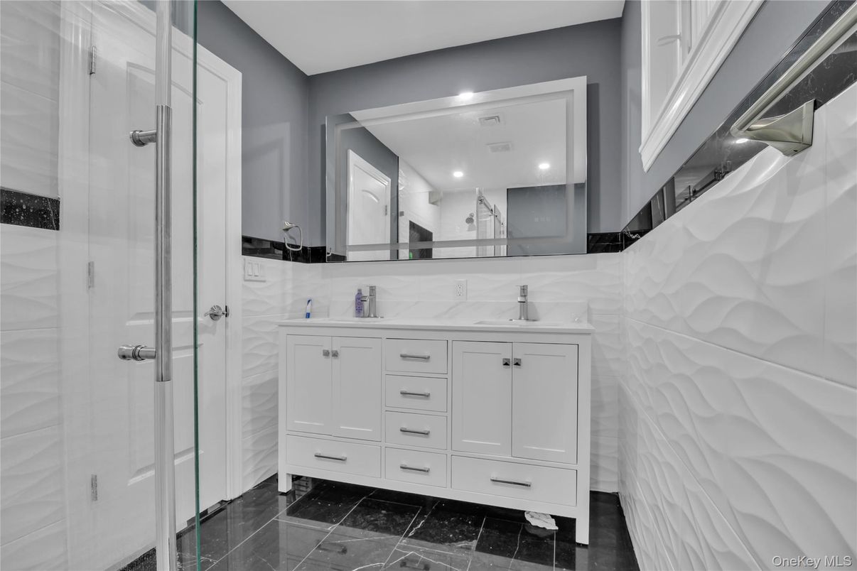 Bathroom, Interior, Recessed Lighting