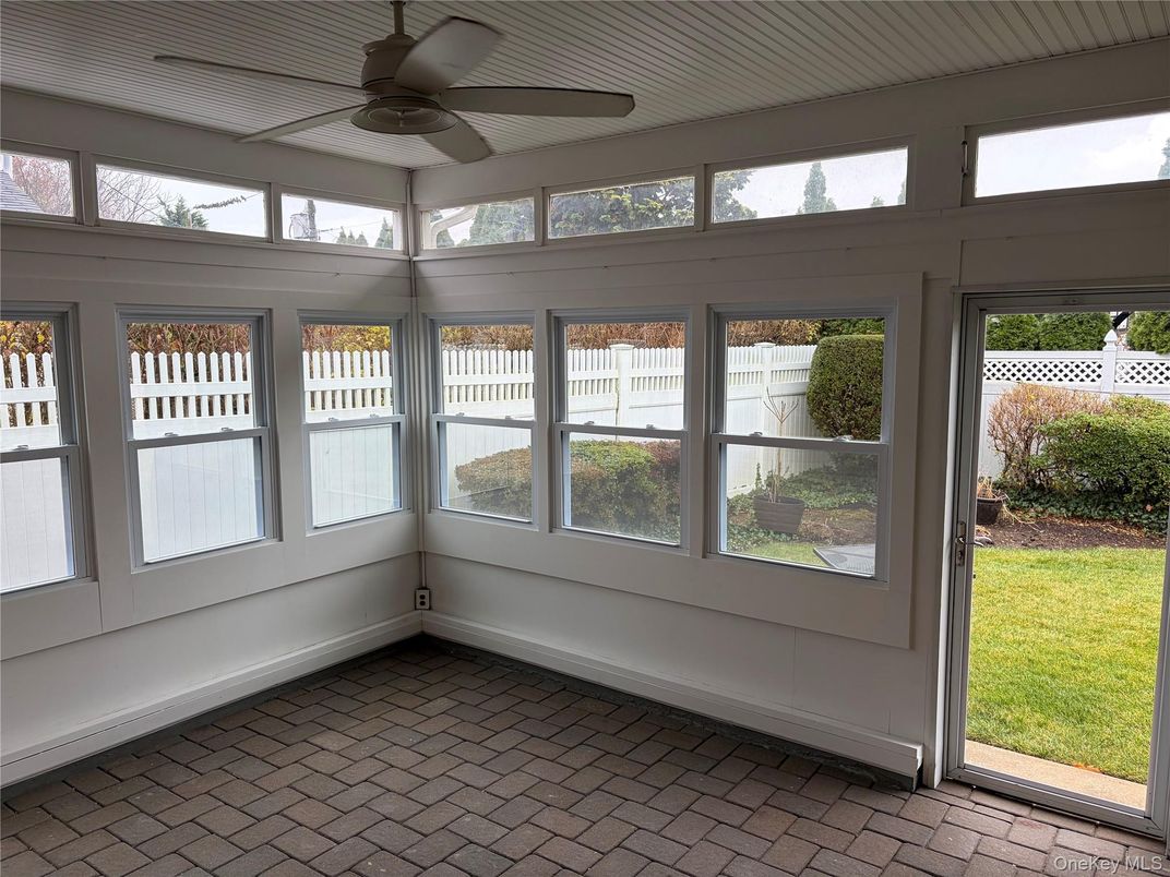 Empty room, Interior, Sun Room