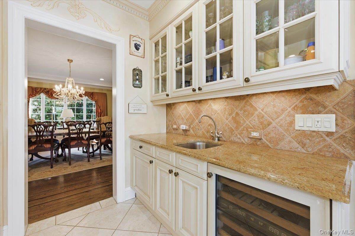 Chandelier, Dining room, Interior, Recessed Lighting, Wood Texture Flooring
