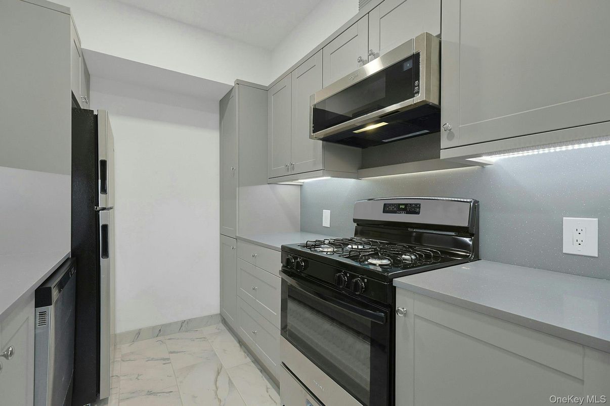 Interior, Kitchen, Marble, Stainless Steel Appliances