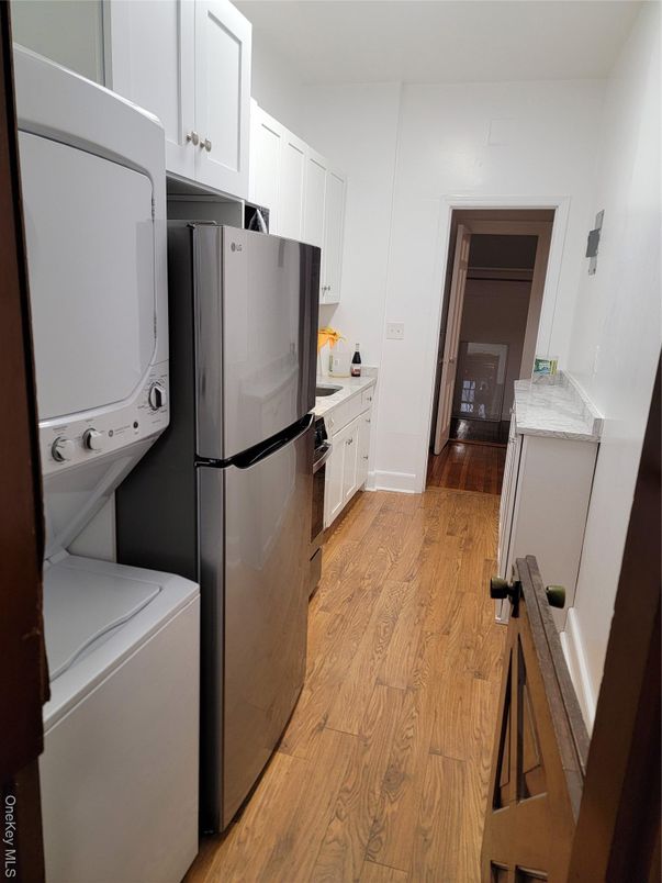 Interior, Kitchen, Washer, Wood Texture Flooring