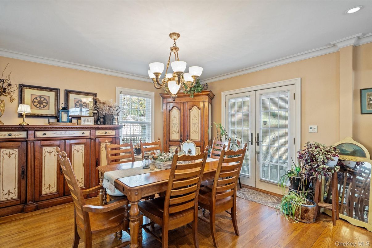 Chandelier, Dining room, Interior, Recessed Lighting, Wood Texture Flooring