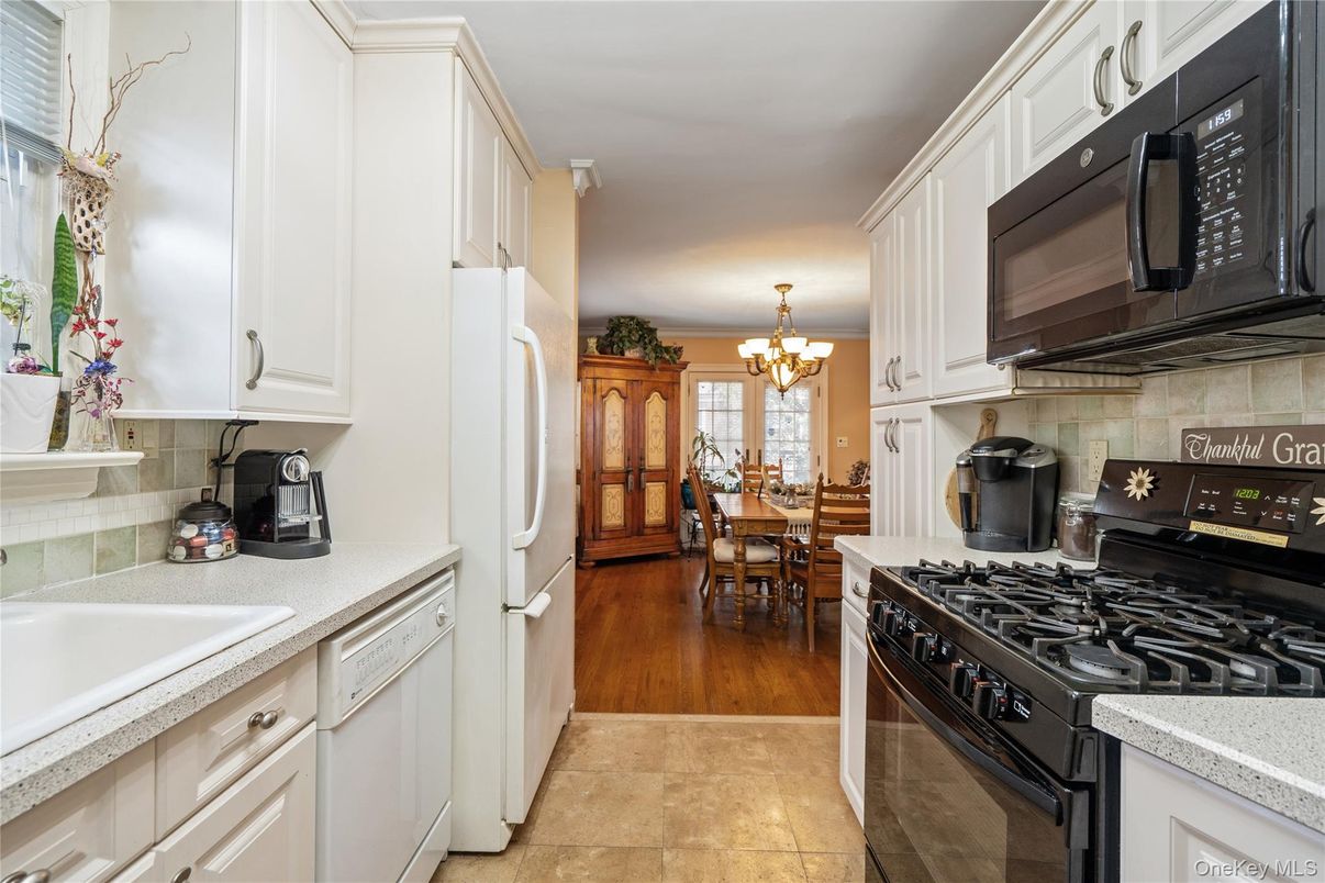 Chandelier, Dining room, Interior, Kitchen, Wood Texture Flooring