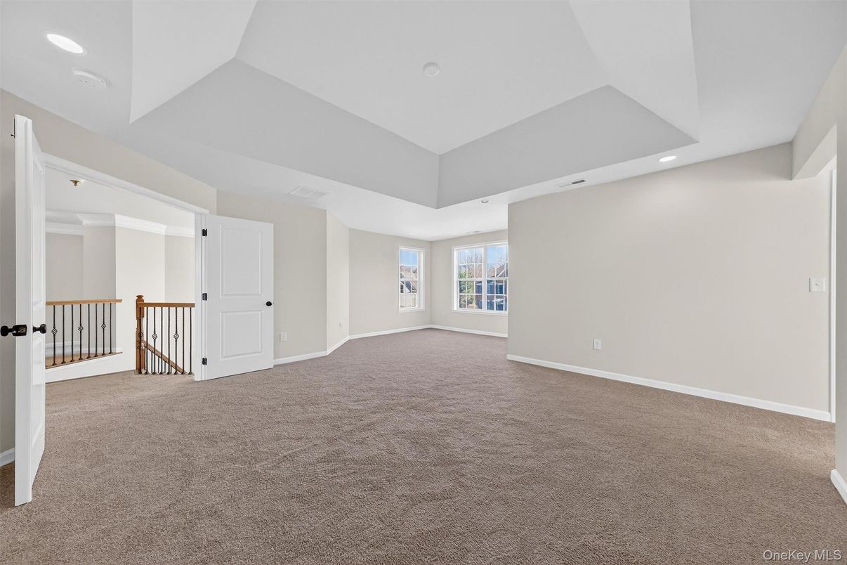 Empty room, Interior, Recessed Lighting