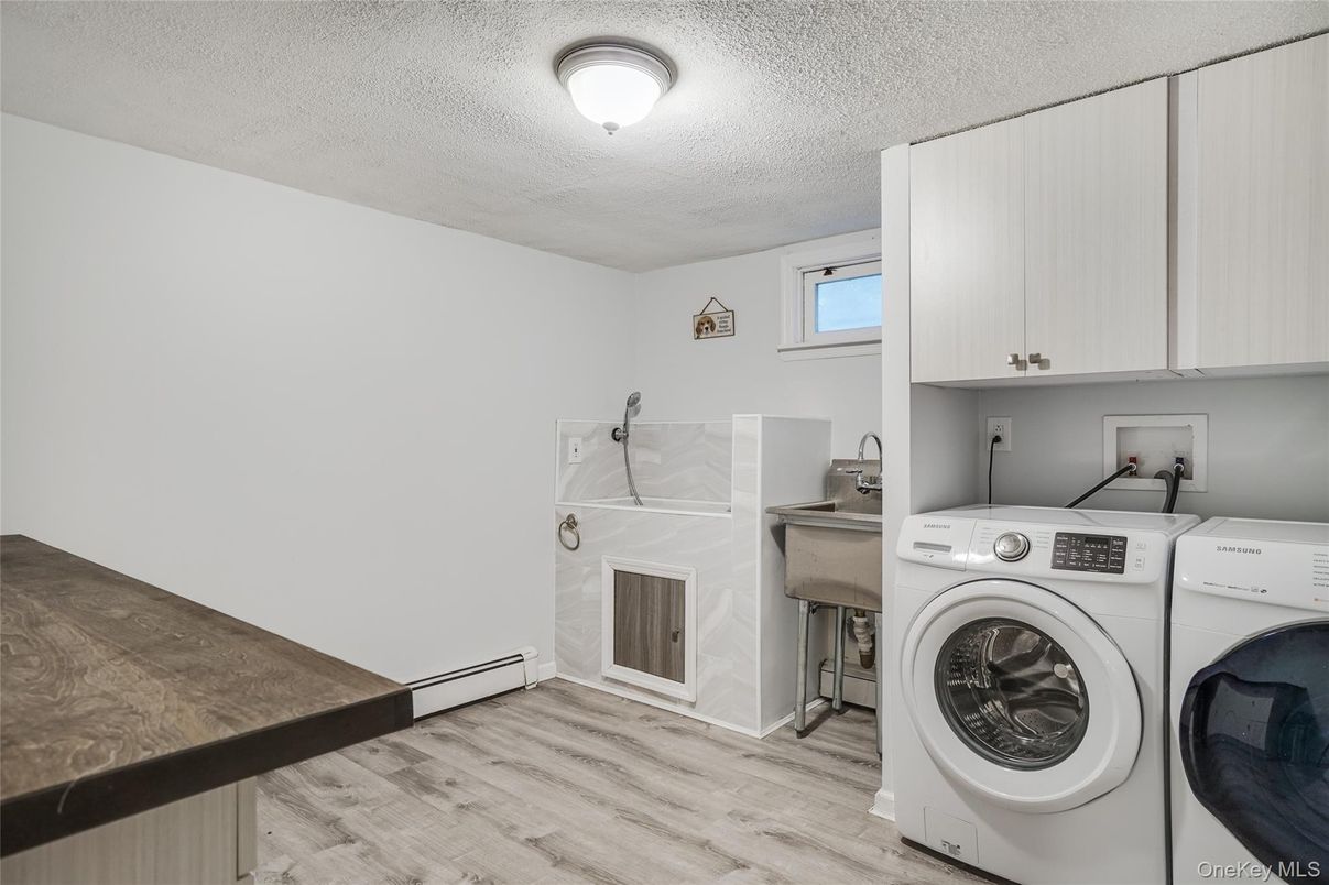 Interior, Washer, Wood Texture Flooring