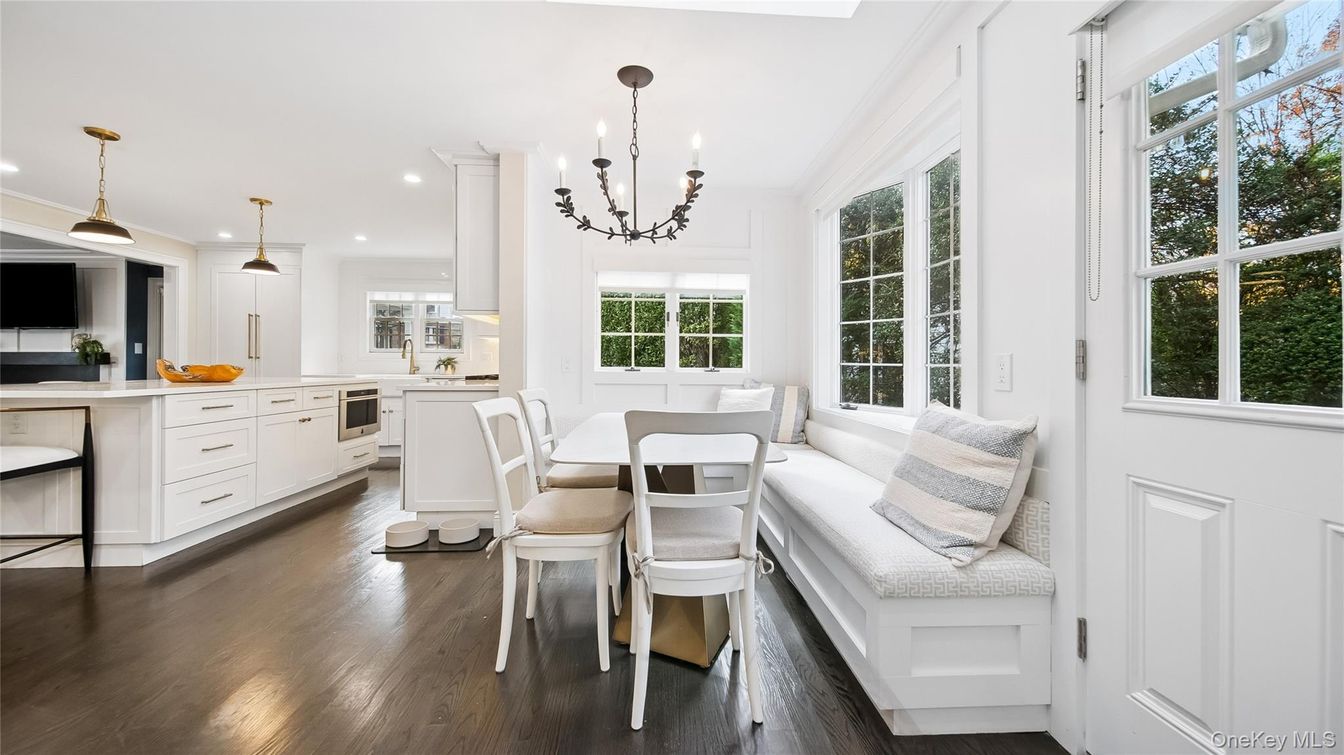 Chandelier, Dining room, Interior, Kitchen, Pendant Lights, Recessed Lighting, Wood Texture Flooring