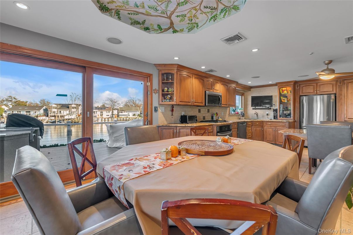 Dining room, Interior, Kitchen, Recessed Lighting, Stainless Steel Appliances, Water