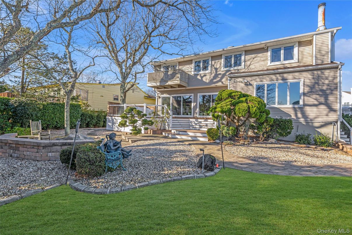 Backyard, Exterior, Facade, American Foursquare