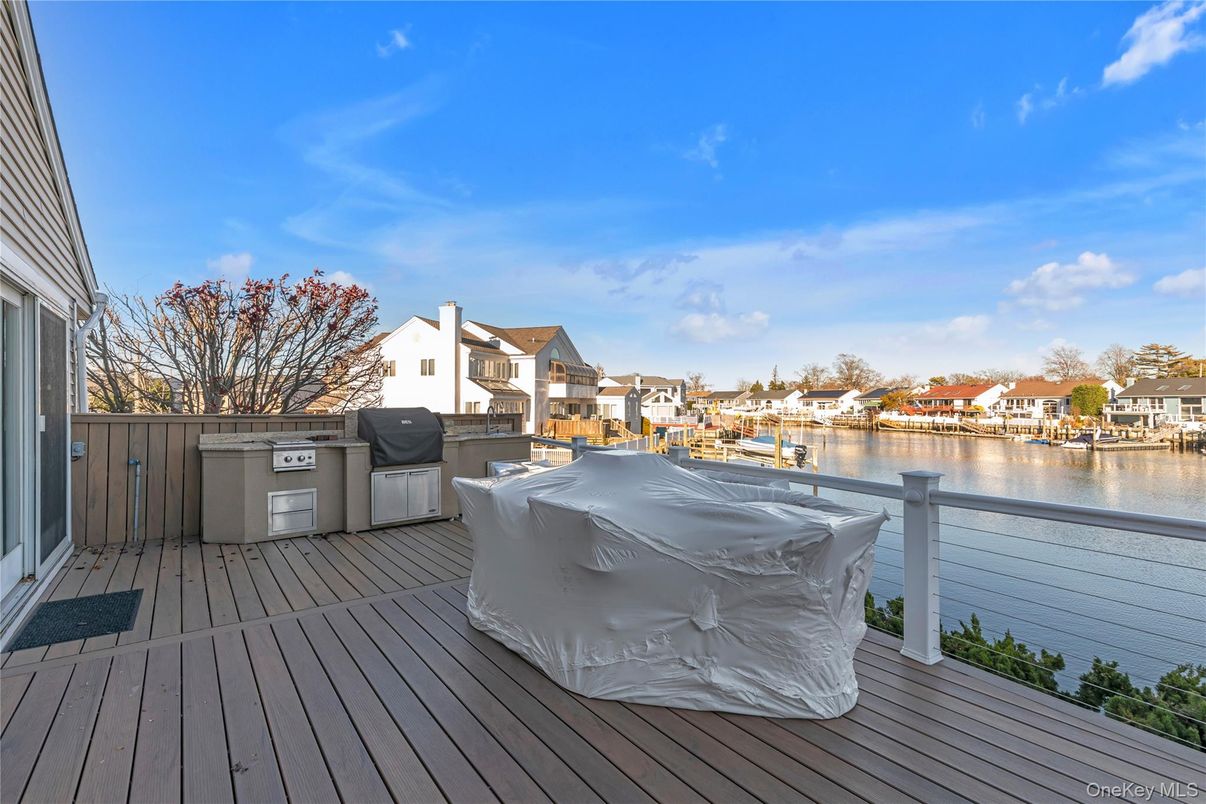 Exterior, Outdoor Kitchen, Water