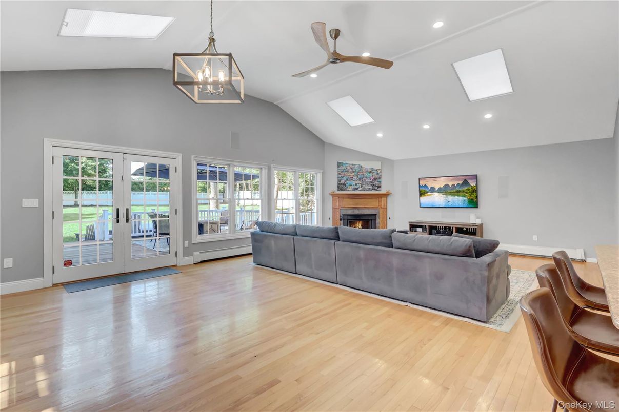 Fireplace, Interior, Living room, Pendant Lights, Recessed Lighting, Wood Texture Flooring