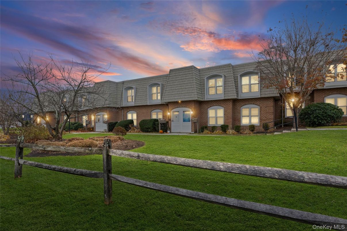 Backyard, Exterior, Facade, Brick Facade, French Provincial