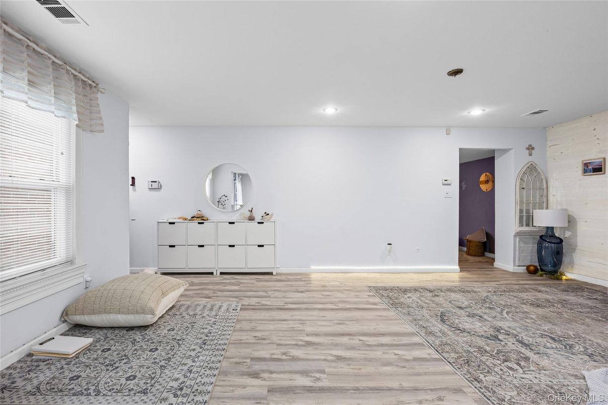 Interior, Recessed Lighting, Wood Texture Flooring