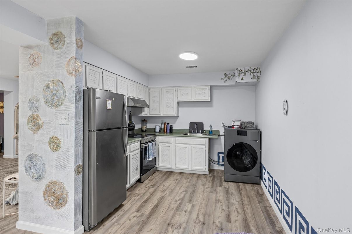 Interior, Kitchen, Recessed Lighting, Washer, Wood Texture Flooring