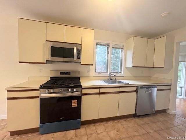 Interior, Kitchen, Stainless Steel Appliances
