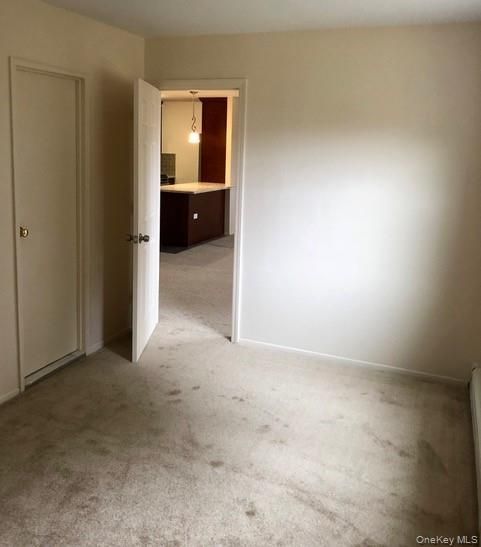 Empty room, Interior, Pendant Lights