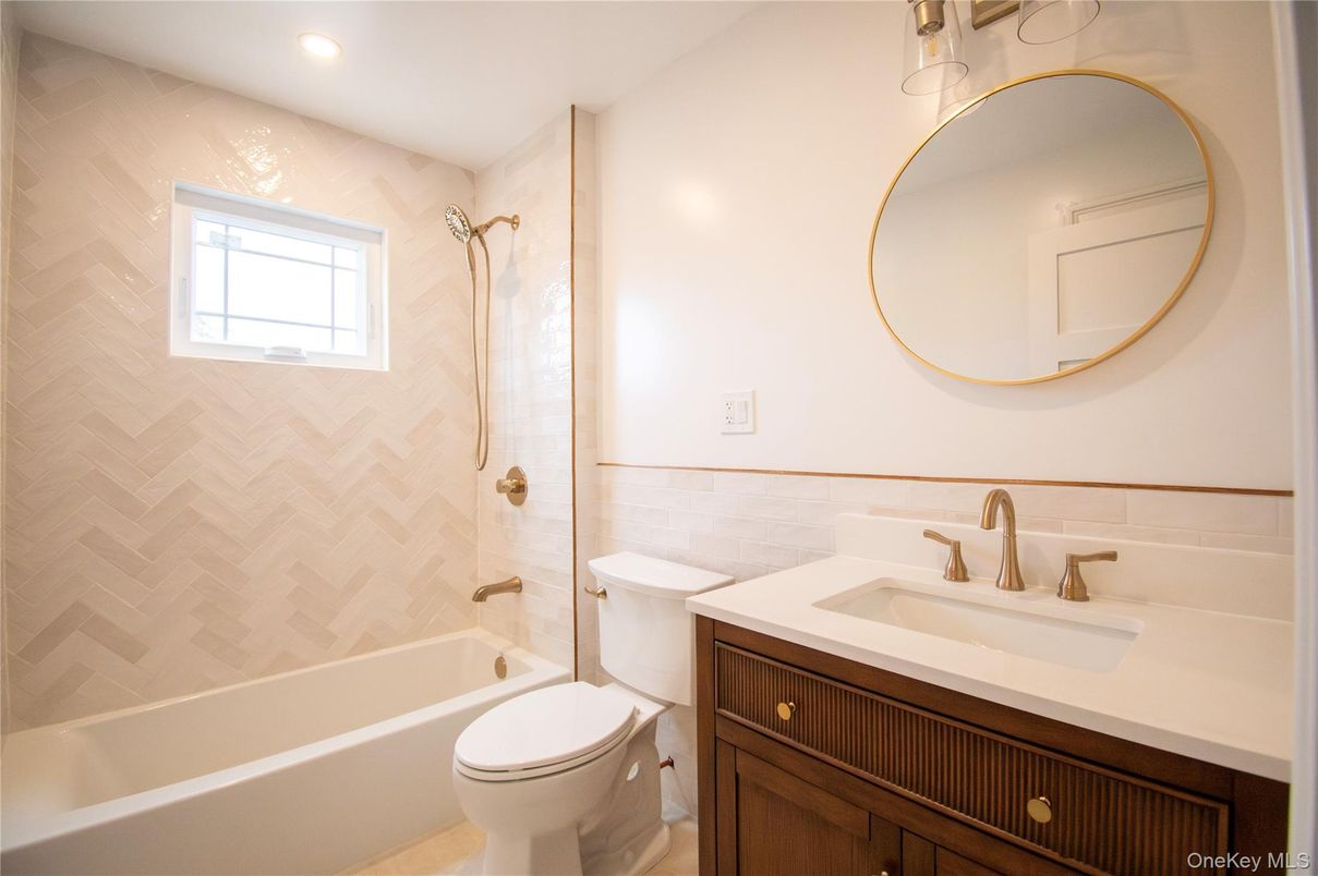 Bathroom, Interior, Recessed Lighting