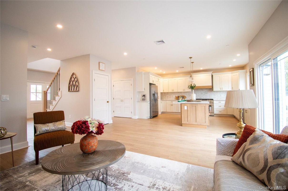 Interior, Kitchen, Living room, Pendant Lights, Recessed Lighting, Stainless Steel Appliances, Wood Texture Flooring