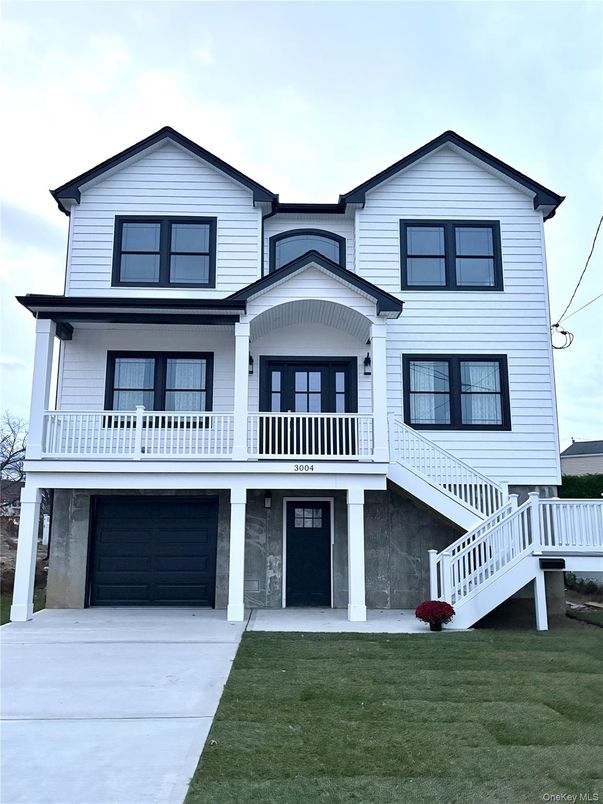 Attached, Exterior, Facade, Farmhouse