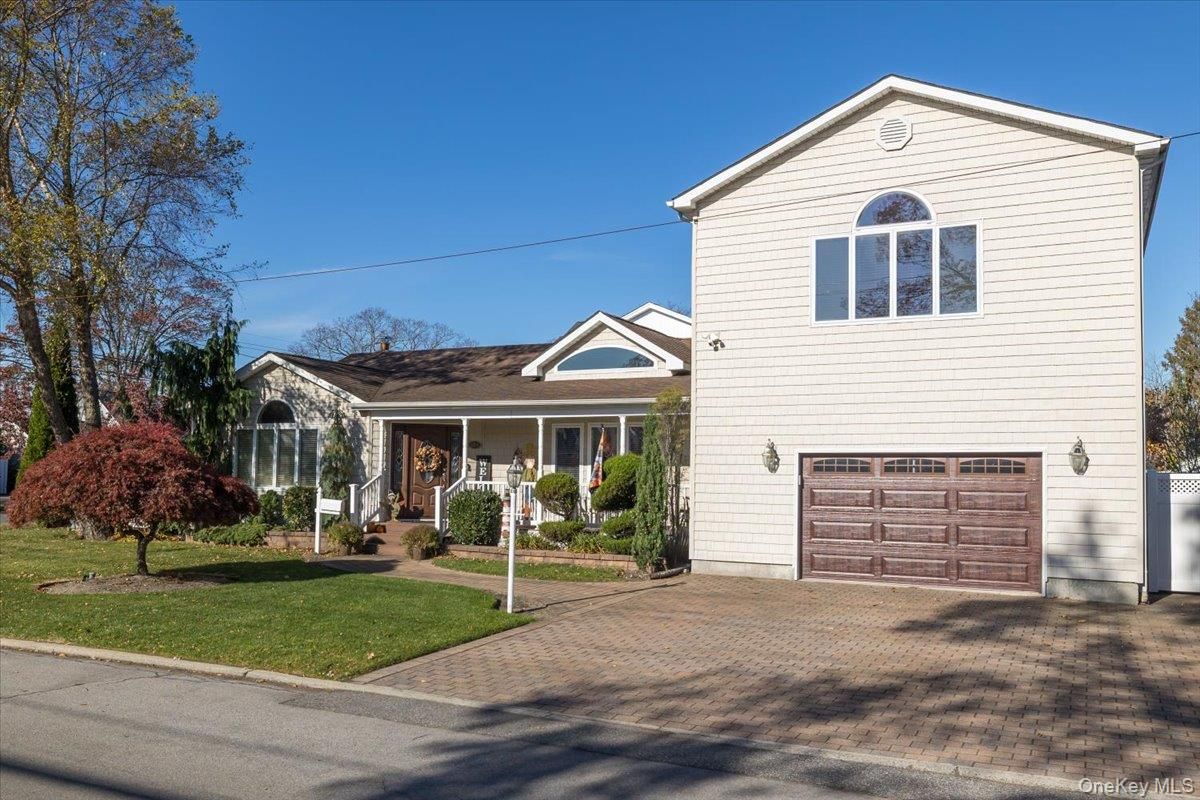 Attached, Exterior, Facade, Split Level