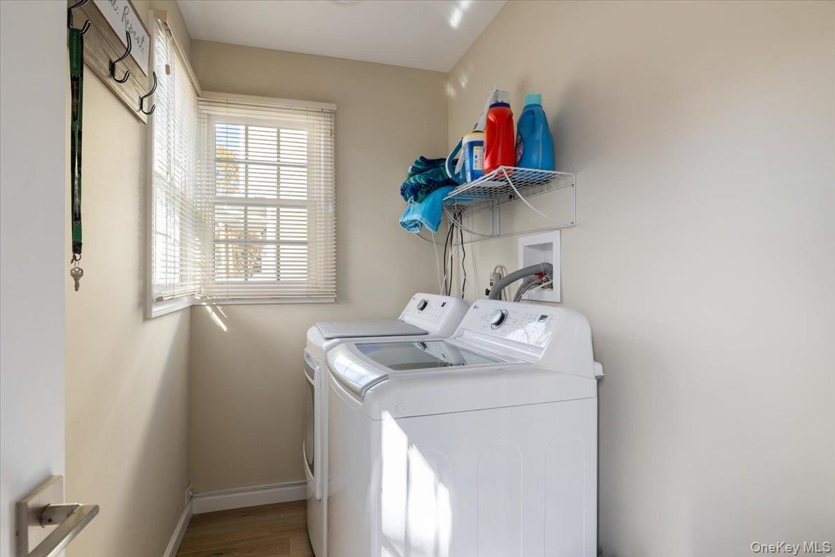 Interior, Washer, Wood Texture Flooring