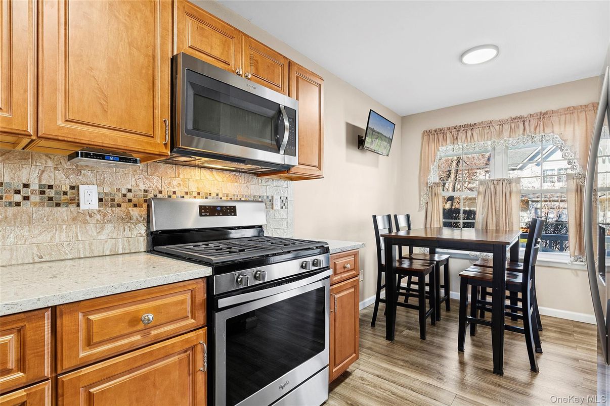 Dining room, Interior, Kitchen, Recessed Lighting, Stainless Steel Appliances, Wood Texture Flooring