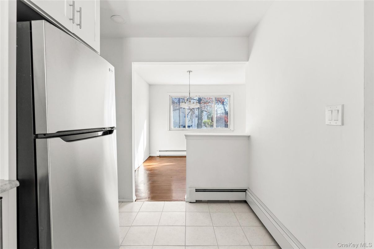 Interior, Pendant Lights, Wood Texture Flooring