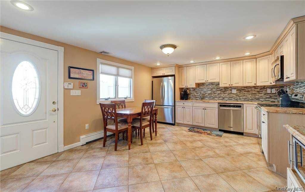 Dining room, Interior, Kitchen, Recessed Lighting, Stainless Steel Appliances