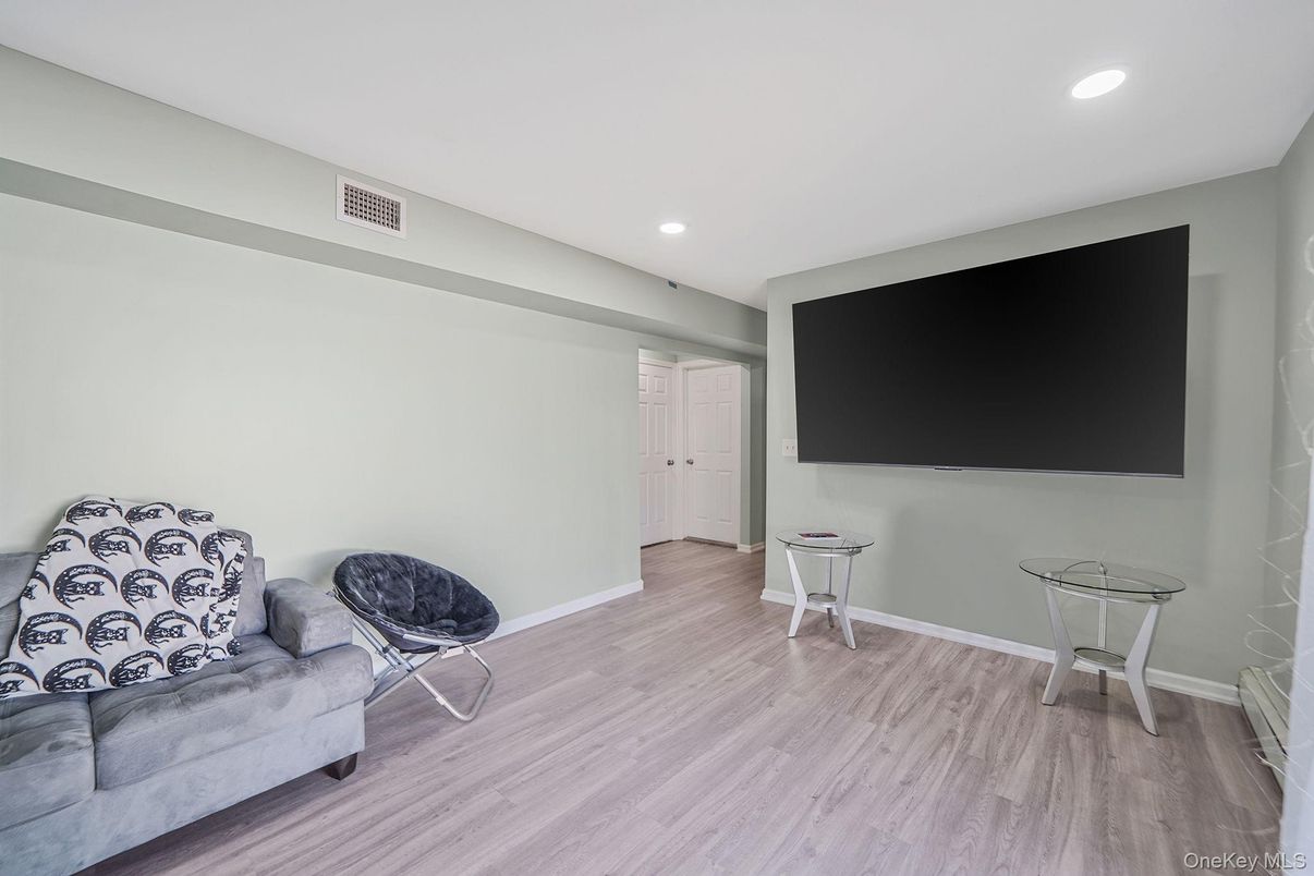 Interior, Recessed Lighting, Wood Texture Flooring