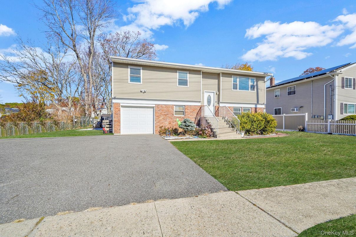 Attached, Exterior, Facade, Brick Facade, Raised Ranch