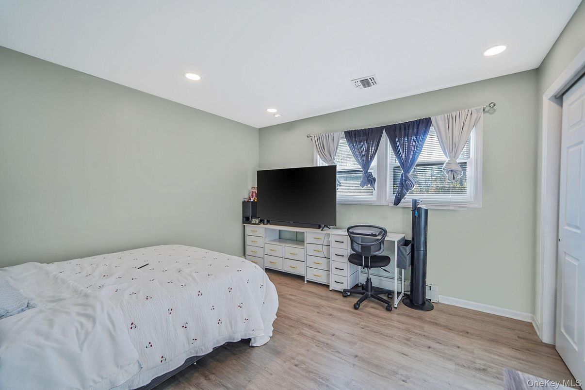 Bedroom, Home Office, Interior, Recessed Lighting, Wood Texture Flooring