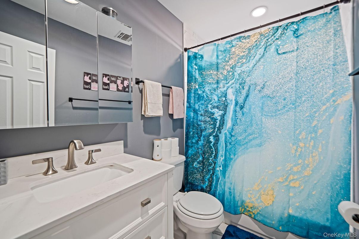 Bathroom, Interior, Recessed Lighting