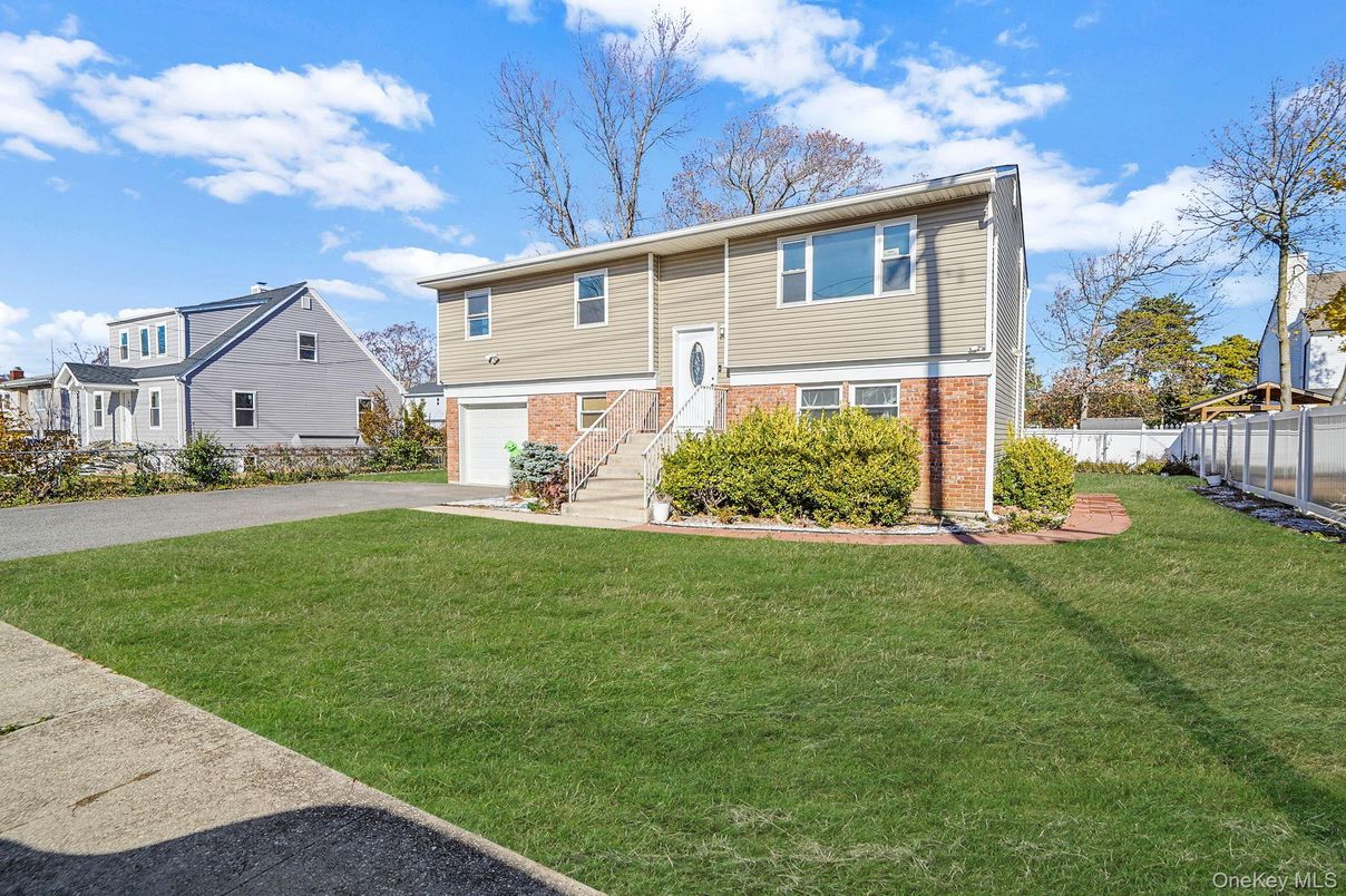 Attached, Exterior, Facade, Brick Facade, Raised Ranch