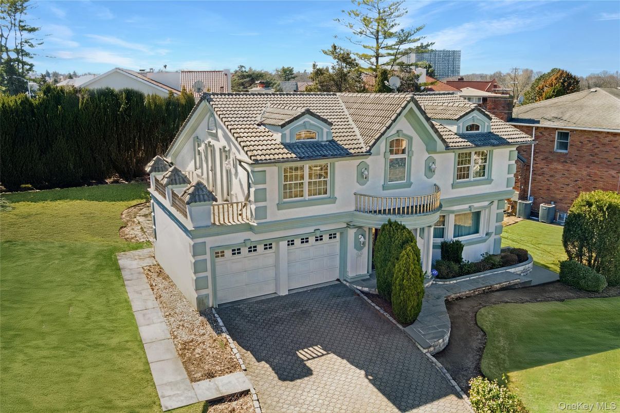 Attached, Exterior, Facade, Mediterranean