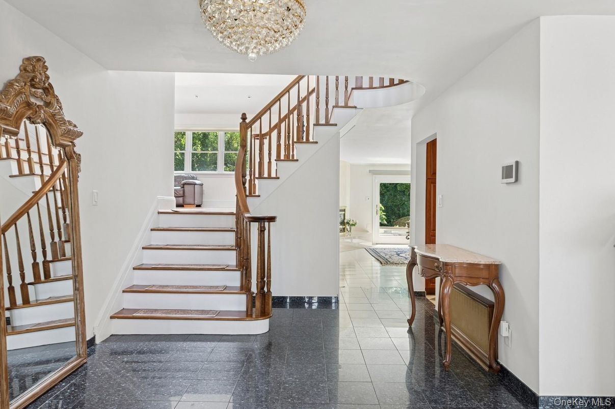 Chandelier, Interior