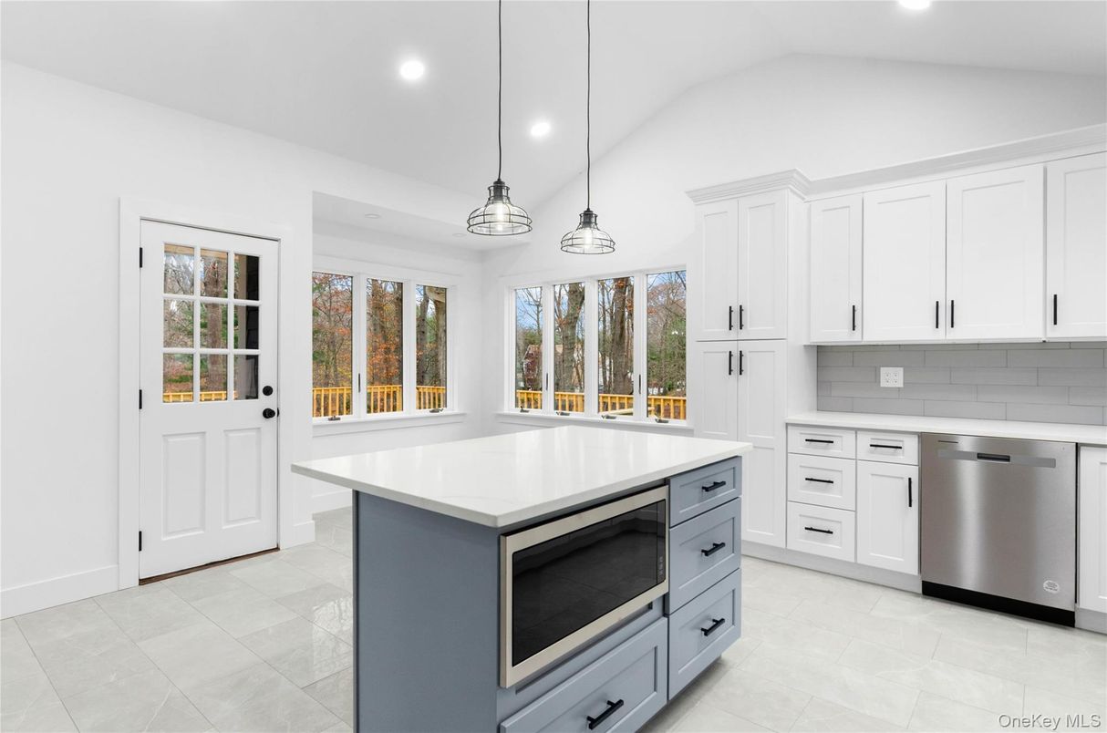Interior, Kitchen, Pendant Lights, Recessed Lighting, Stainless Steel Appliances