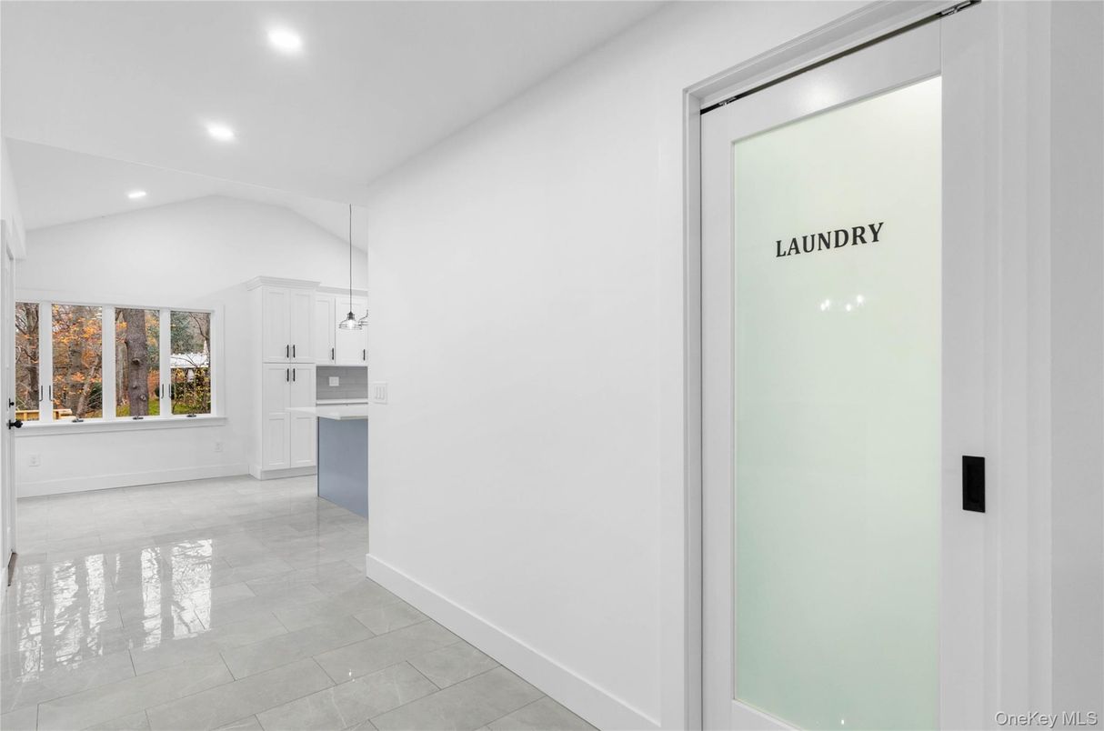 Empty room, Interior, Pendant Lights, Recessed Lighting