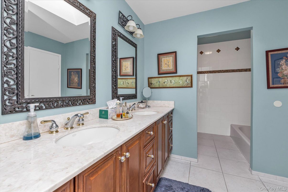 Bathroom, Dual Sink Vanities, Interior