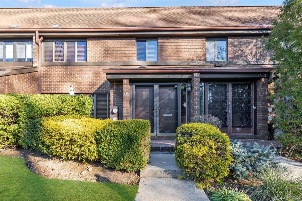 Exterior, Facade, Brick Facade, American Foursquare