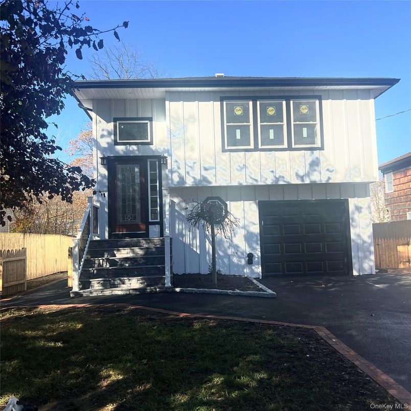 Attached, Exterior, Facade, Raised Ranch