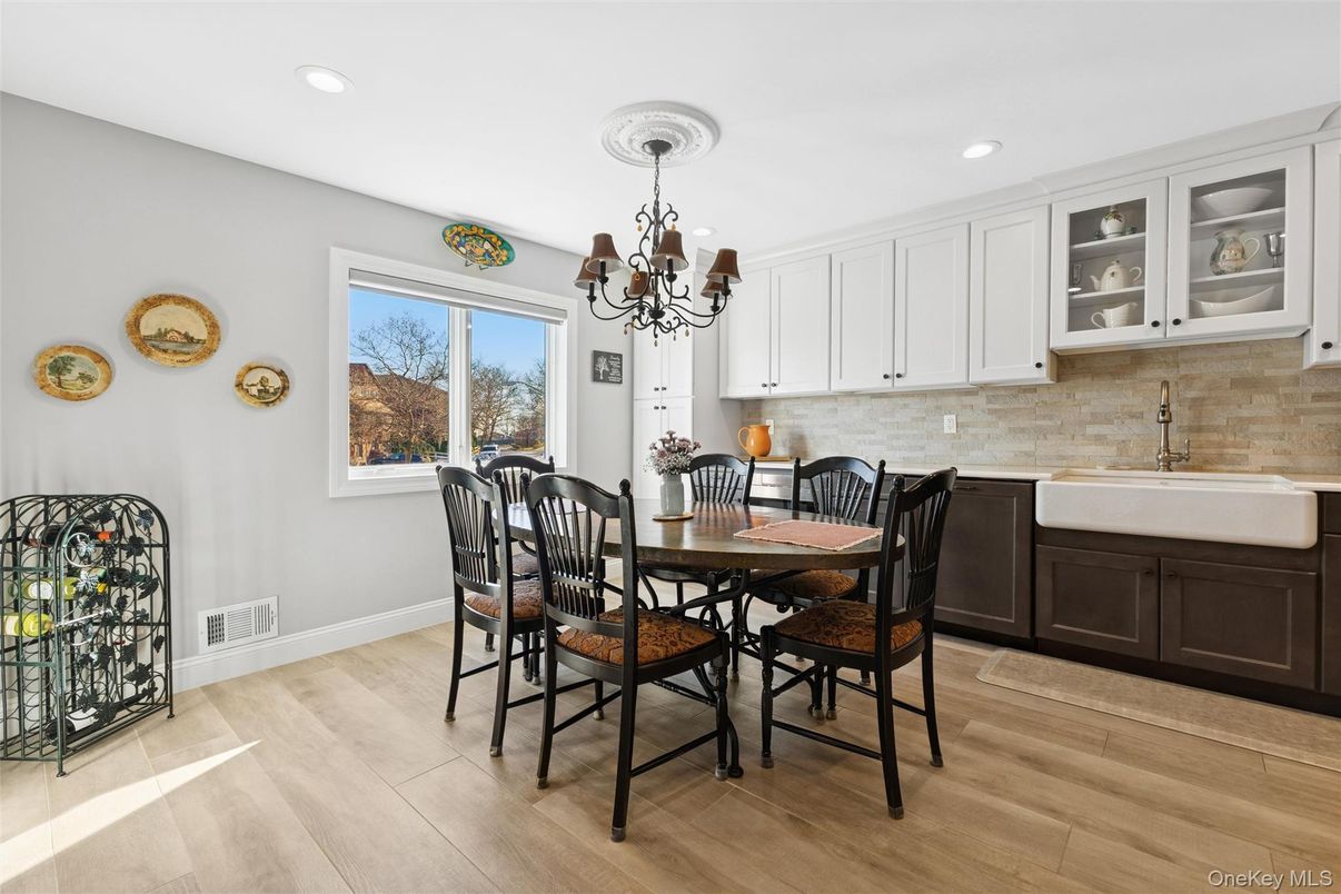Chandelier, Dining room, Interior, Recessed Lighting, Wood Texture Flooring