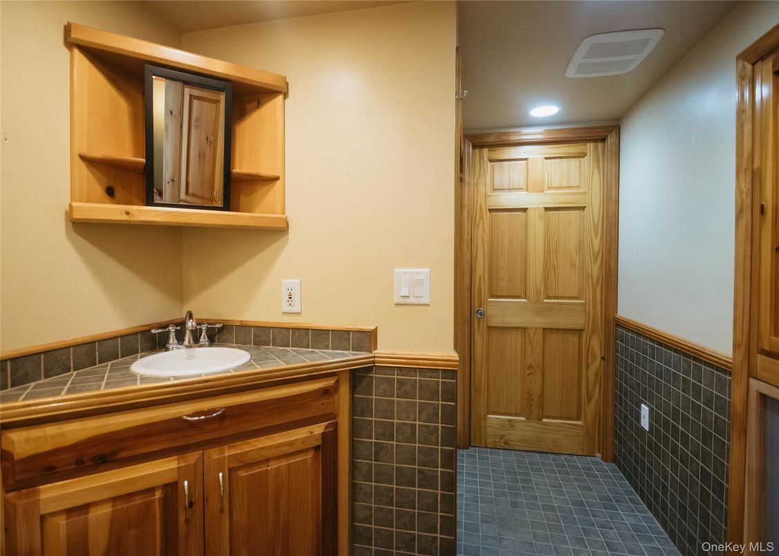 Bathroom, Interior, Recessed Lighting, Tile Countertops