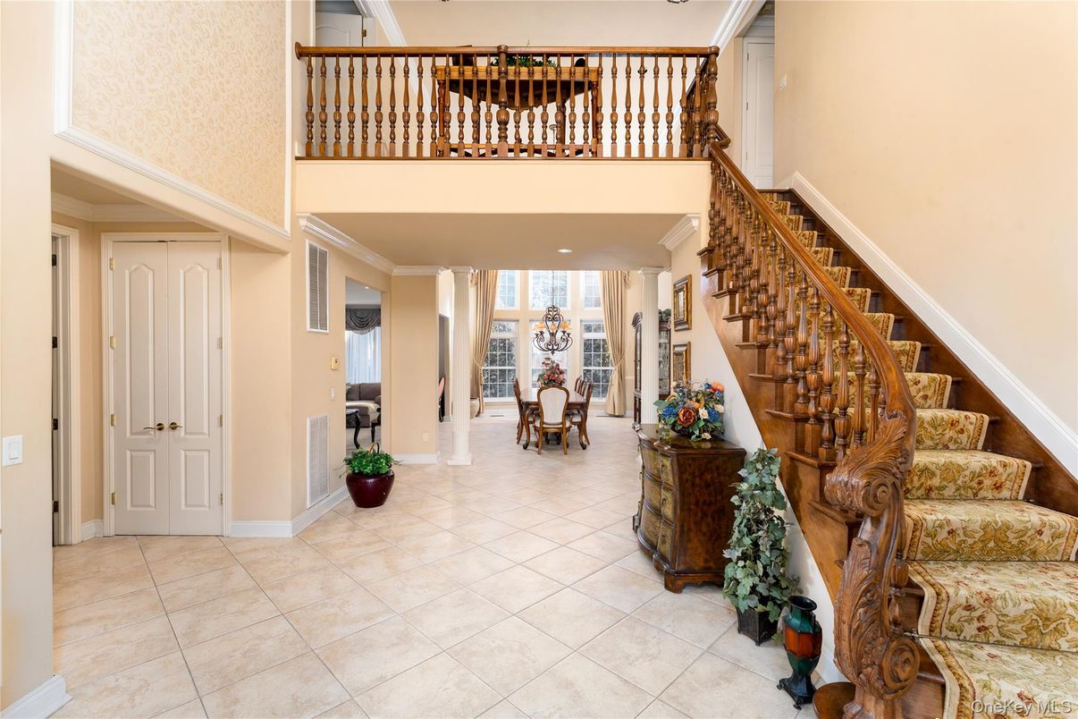 Dining room, Interior, Recessed Lighting