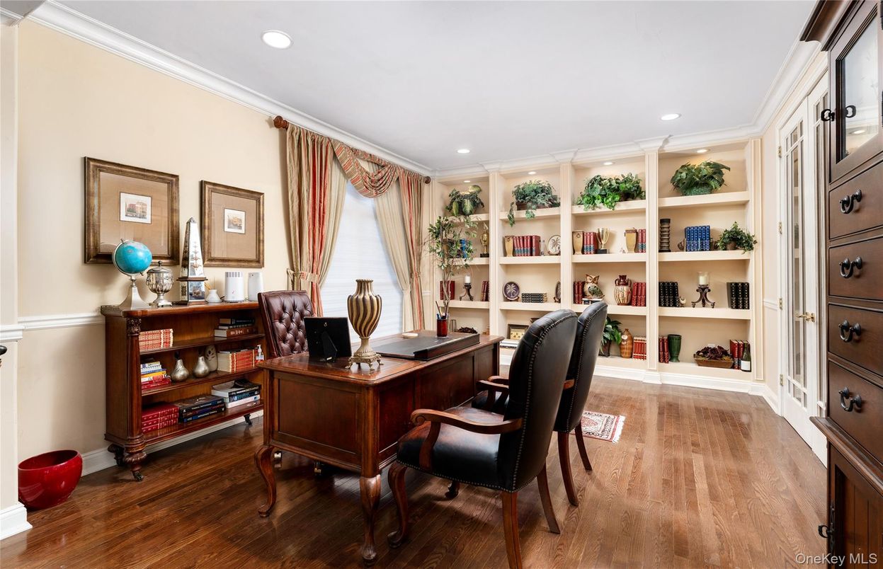 Home Office, Interior, Recessed Lighting, Wood Texture Flooring