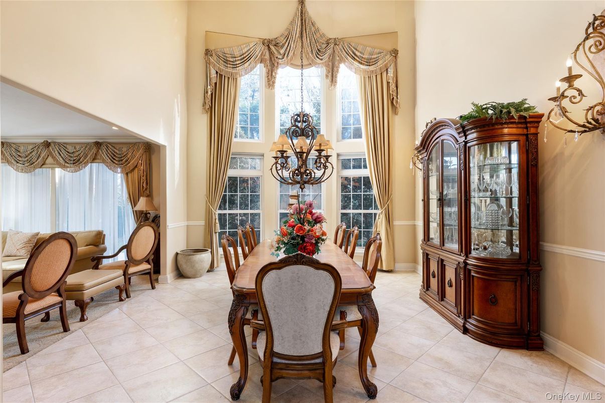 Chandelier, Dining room, Interior