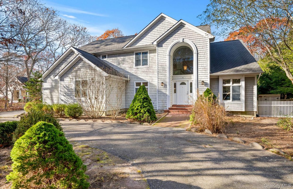 Exterior, Facade, French Provincial